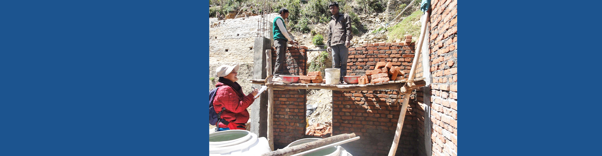 Neelakshi Joshi interviews masons as they construct a house in Almora, India. Photo by Neelakshi Joshi