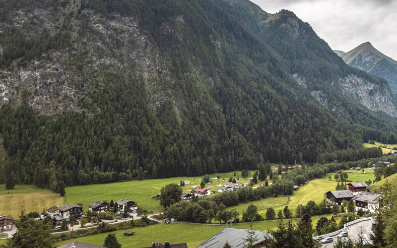 Valley municipality of Heiligenblut am Grossglockner, Kärnten, Austria: How well are its inhabitants connected to the internet? (Photo courtesy of Magnific, www.magnific.com)